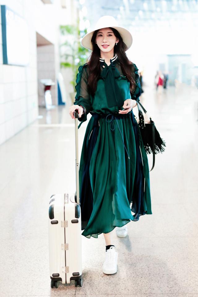 44岁林志玲美得不低调,低胸黑裙搭配风衣性感又气质,女人味十足 一本道高无码字幕在线