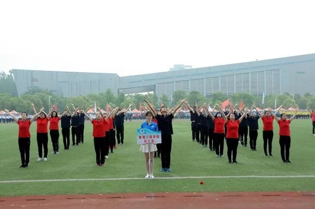 运动员平时在学校要上体育课吗 ce594663898141688ac40a37bc418f8d.jpeg