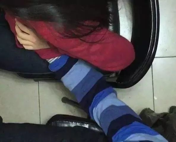 �ҳ���700ԪһСʱ���֪���ҽ̣������ǿ��17��Ů����Ů�������װ�������ͷ��