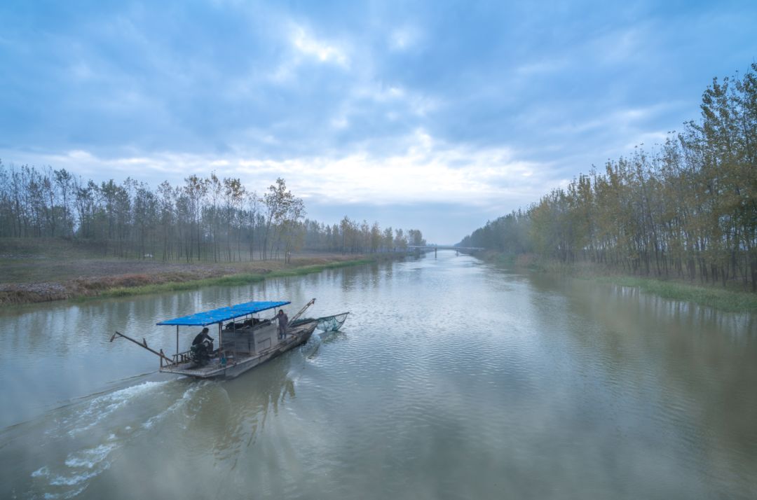 大门的徐溜镇历史悠久,地理位置独特,是淮沭河,六塘河,跃进河,淮泗河