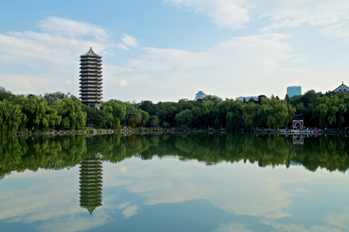 原创北京一处被忽略的古塔建筑,原是校园供水塔,就在北京大学校园内