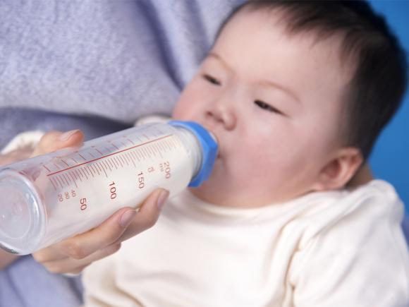 注意：這6種沖奶粉的方式，簡直「坑娃」沒商量！寶寶差點腸壞死 親子 第2張