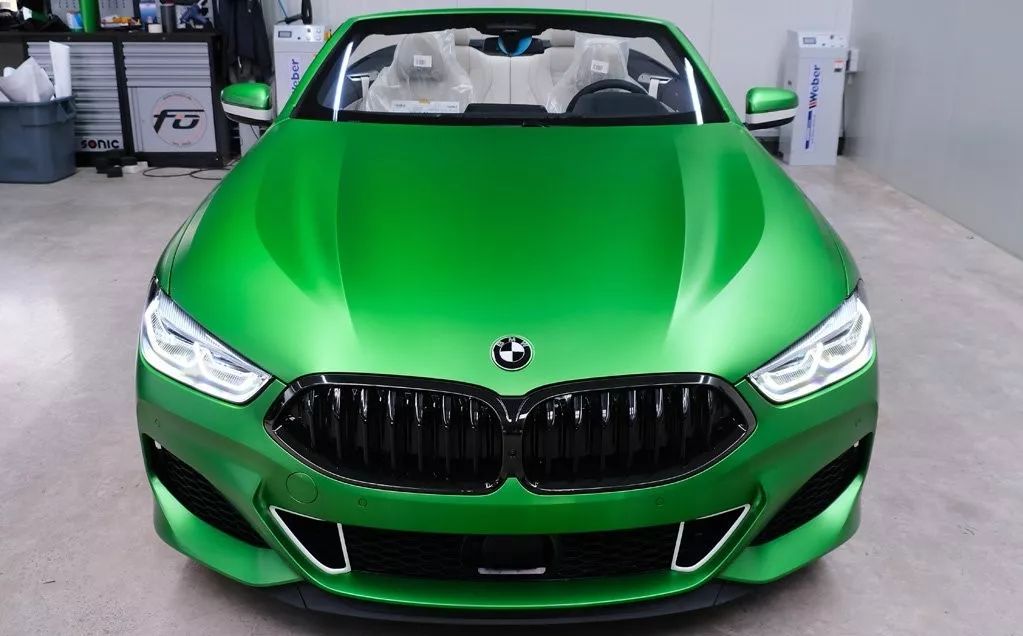 哑光氪绿色车漆下的性能猛兽,实拍全新宝马m850i敞篷版