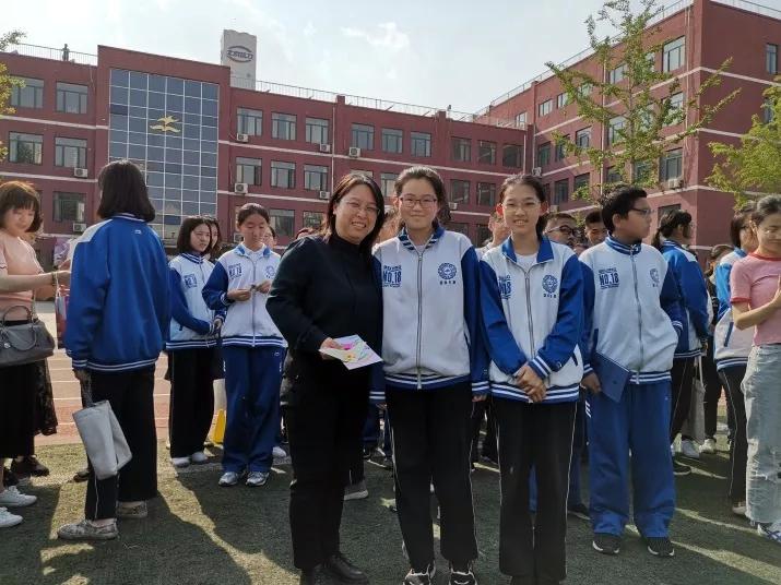 北京市第十八中学西马校区感恩教育系列活动——绵绵寸草心永报三春晖