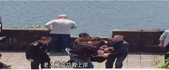 外卖小哥又救人了 你奋不顾身的样子真帅