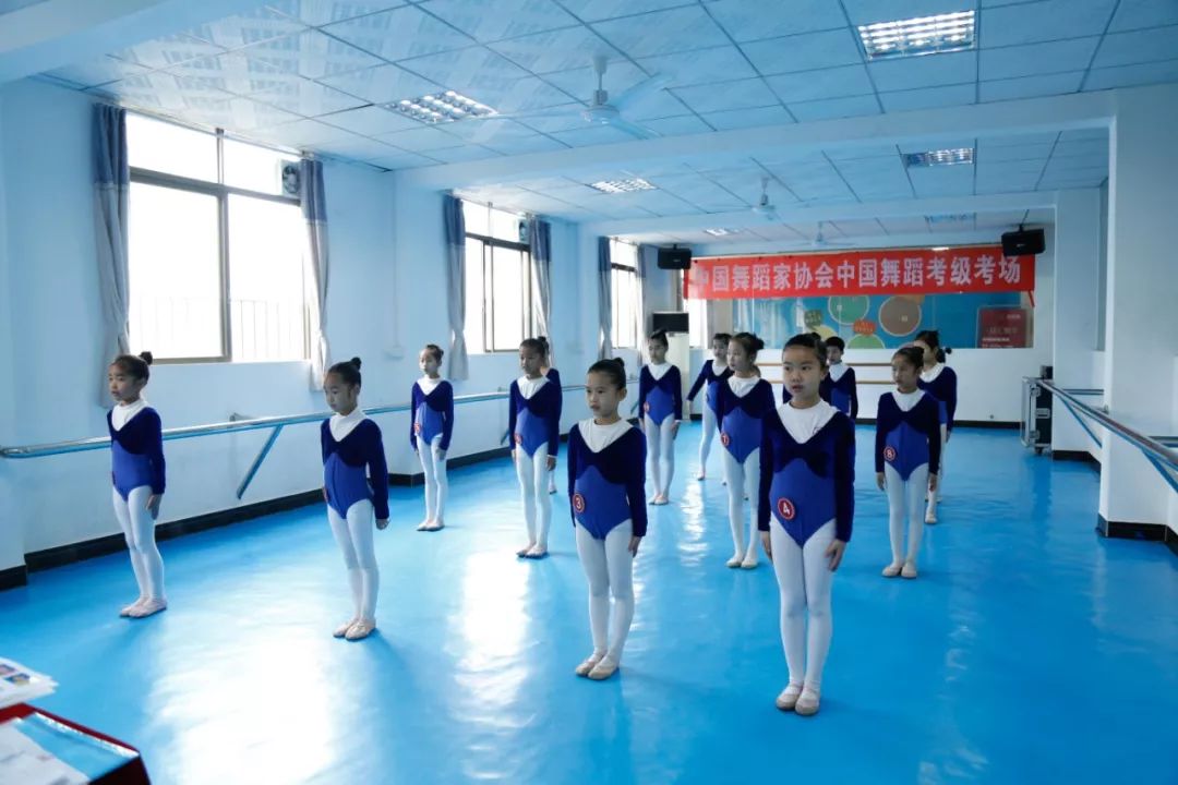 舞蹈考级引导孩子们 养成建立奋斗目标的良好习惯 培养她们的毅力与