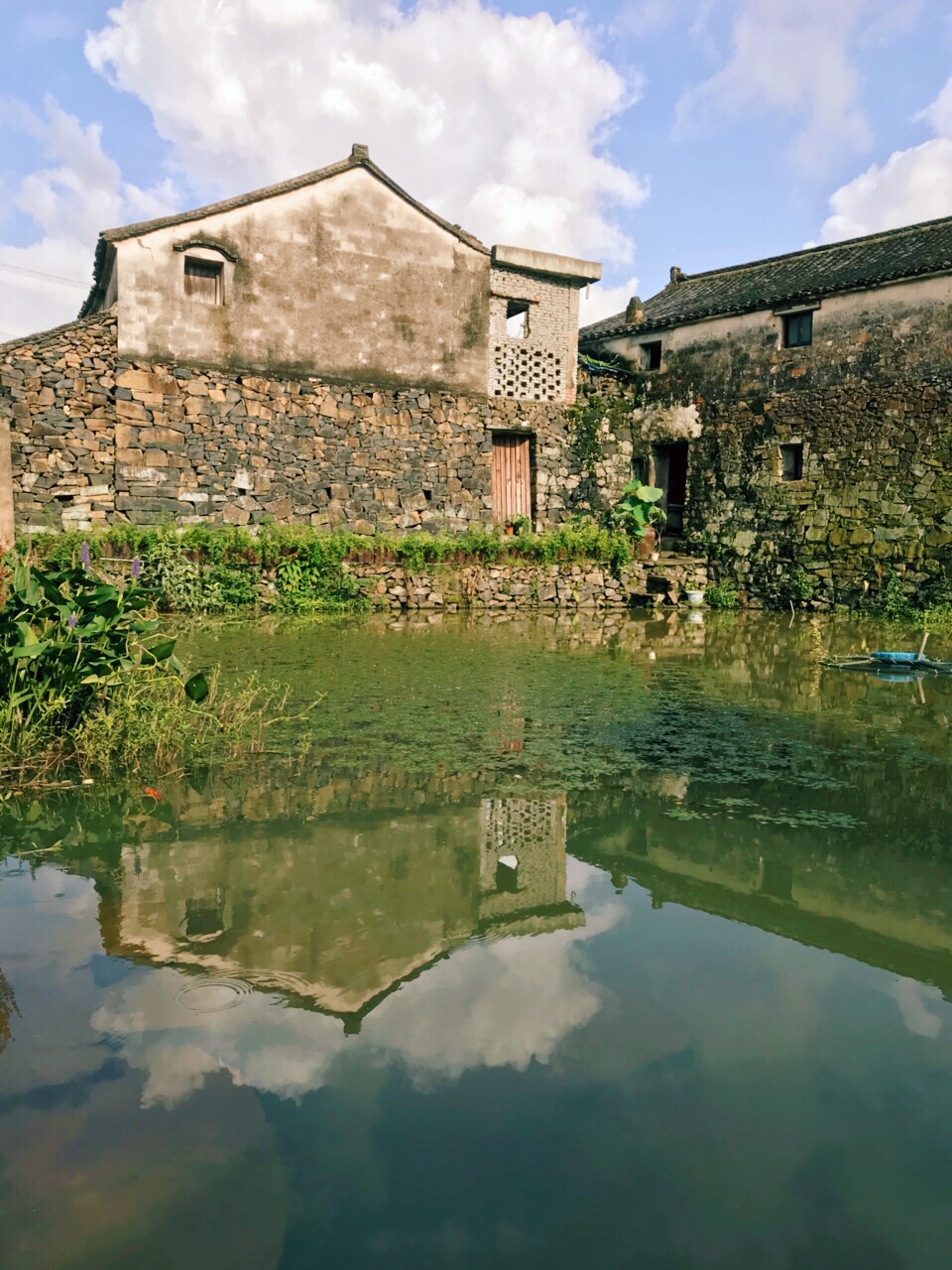 宁波这个700年的古村落,房子全部用石头建成,景区还免费