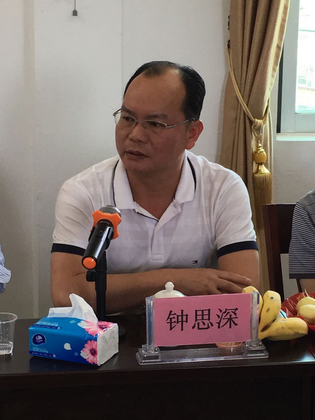 乡贤代表大坪镇党委书记钟思深指出,郑碧浩书记介绍的工作部署,既符合