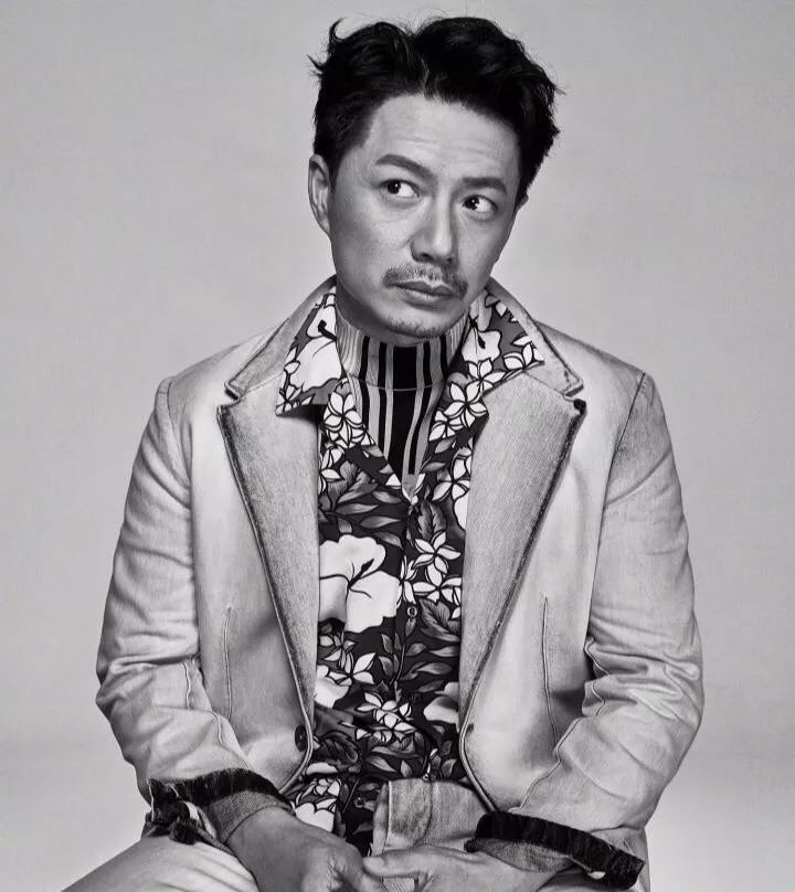 伊犁人(伊宁市)段奕宏绝对是少有实力与颜值兼具的男演员,在46岁的