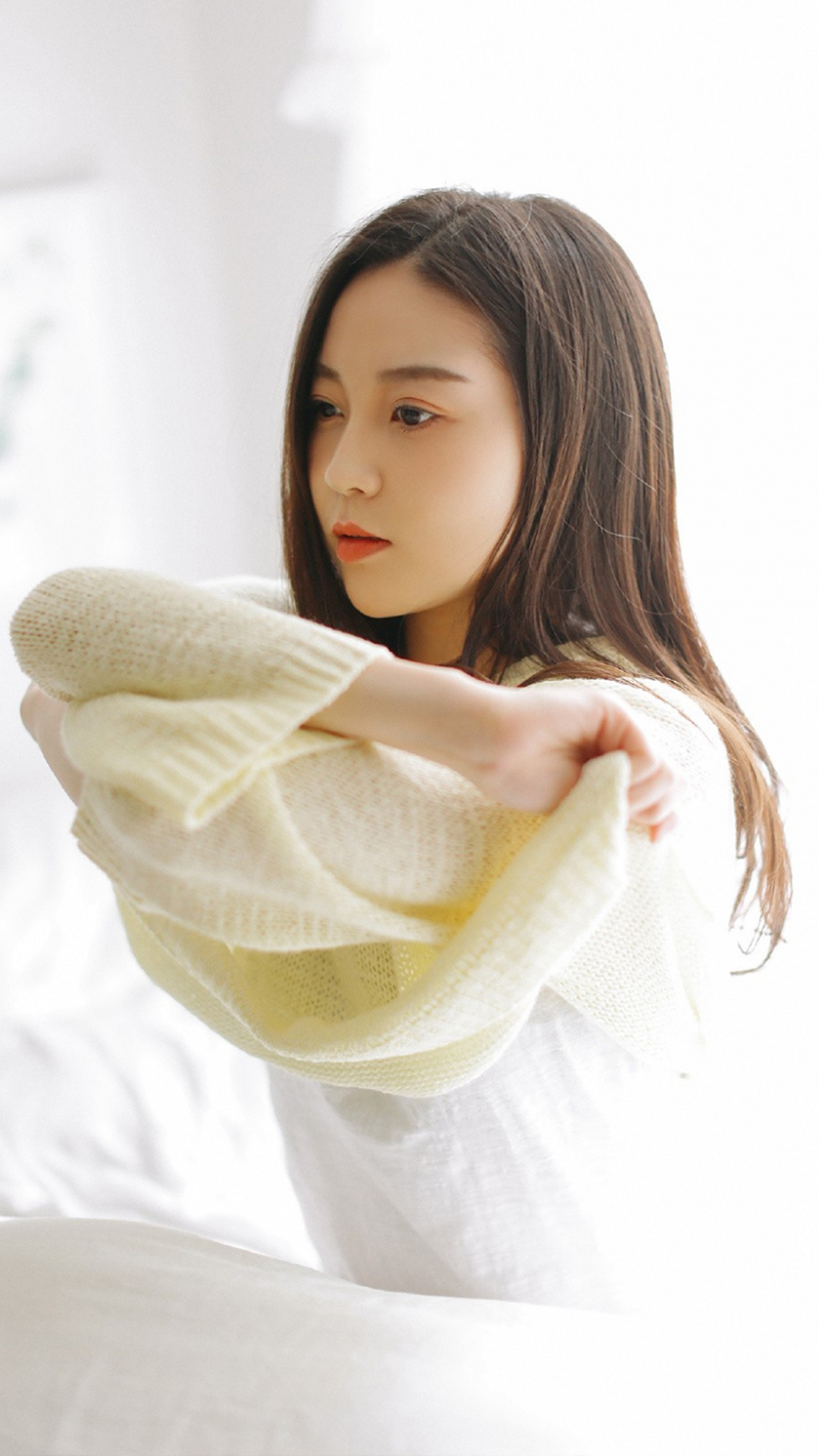 性感美女床上妩媚长腿腿销魂写真手机壁纸