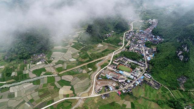 在融安县泗顶镇儒南村拍摄的山村美景.