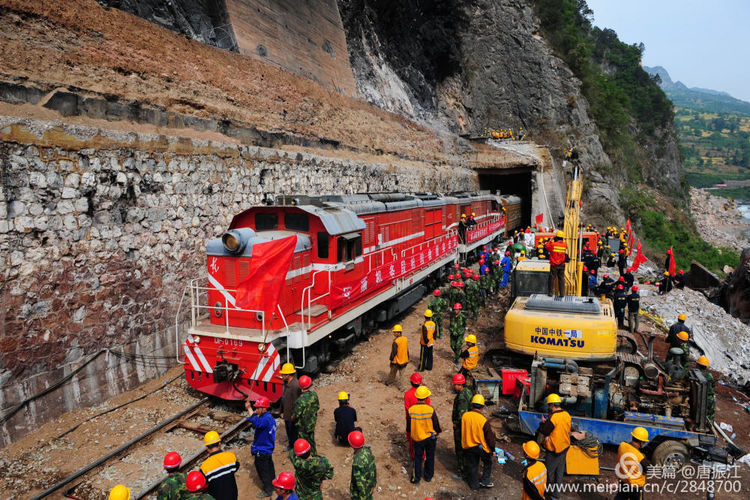 【头条】汶川地震十周年回看:宝成铁路陇南徽县境内109隧道抢险283