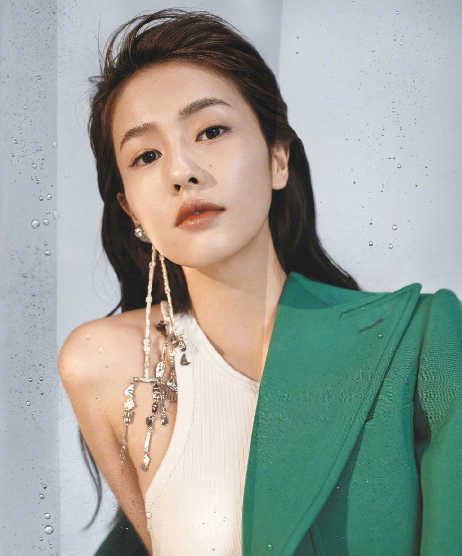 白鹿,本名白梦妍,1994年9月23日出生于江苏常州,中国内地女演员,模特