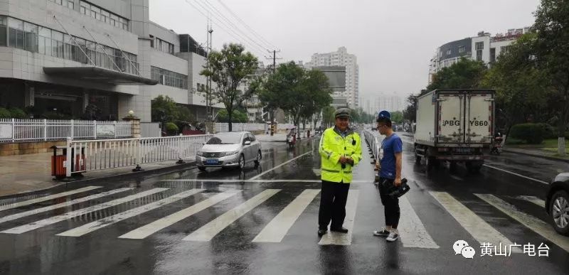 【好人好事】路上捡到2000元现金,拾金不昧交警发微信朋友圈寻失主! 百万发平台网页登录
