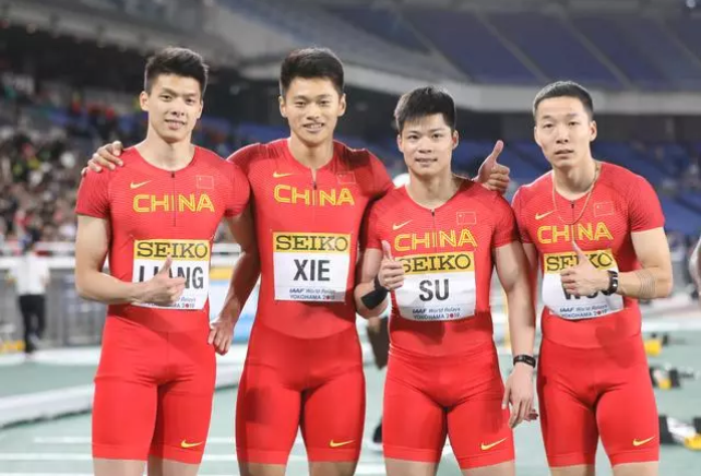 在最后一项男子4x100米接力决赛中,苏炳添,谢震业领衔的中国队以38秒