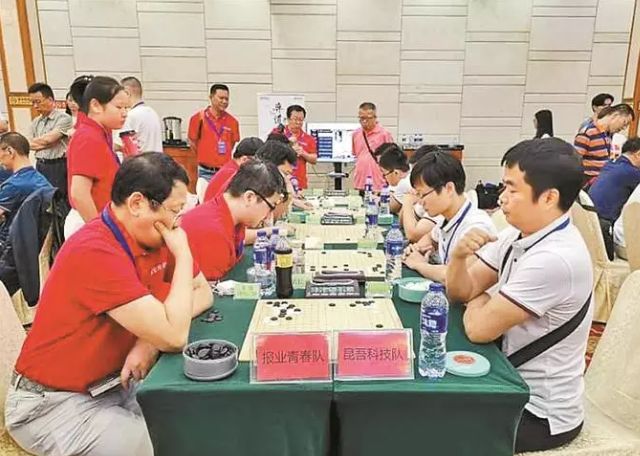 第五届"体彩·捷盛珠宝杯"深圳市围棋联赛,昨天在罗湖区亿嘉大酒店拉