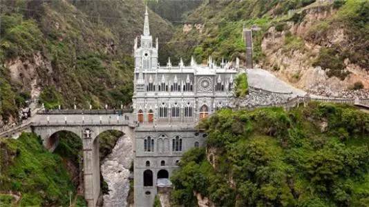 全球唯一建在峡谷中的教堂，已有100年历史，源于最美传说