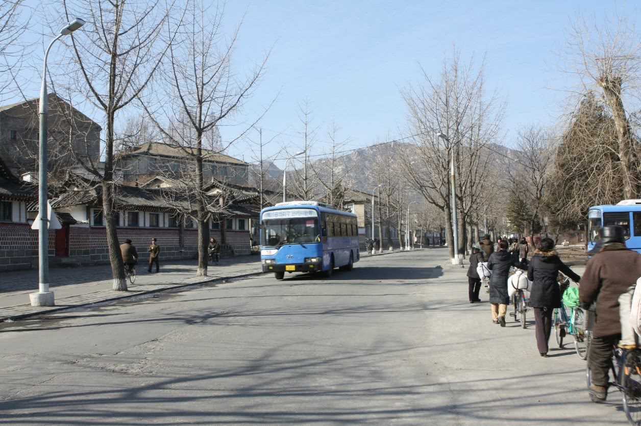 实拍朝鲜第二大城市,有你想象中的繁华热闹吗?