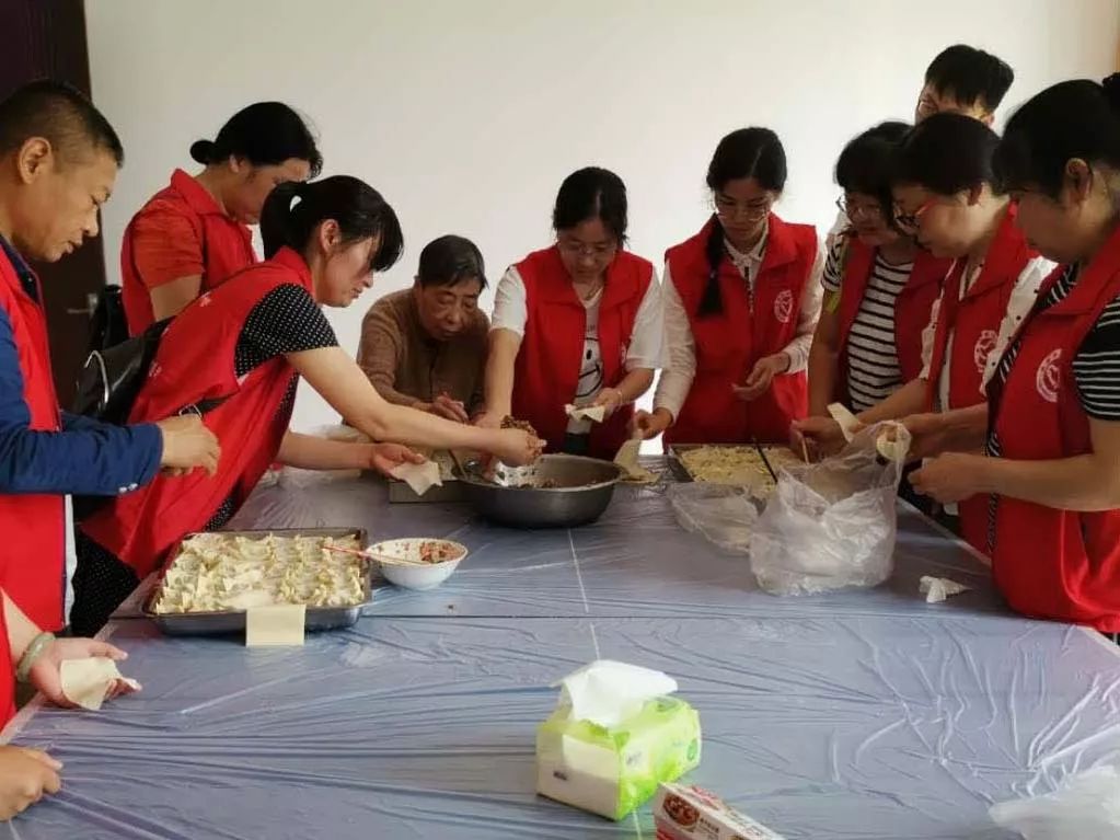 爱圆镇人口_人口普查图片(2)