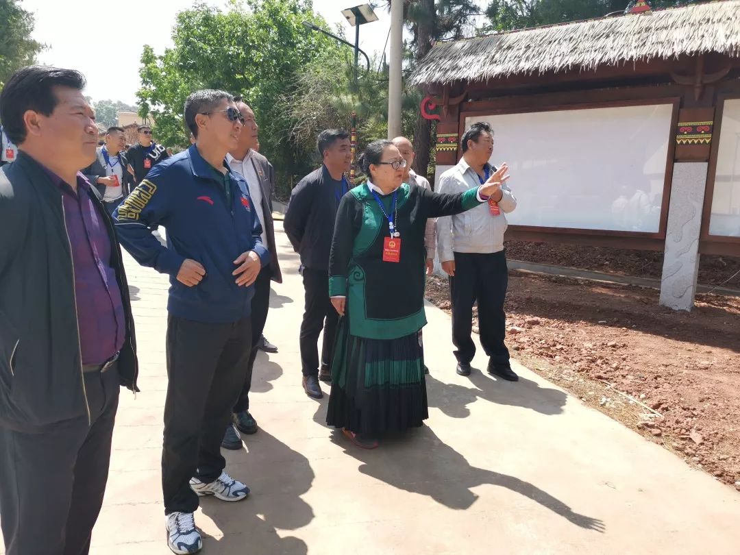 市人大常委会主任罗开莲,市委常委,政法委书记罗正权,市人大常委会副
