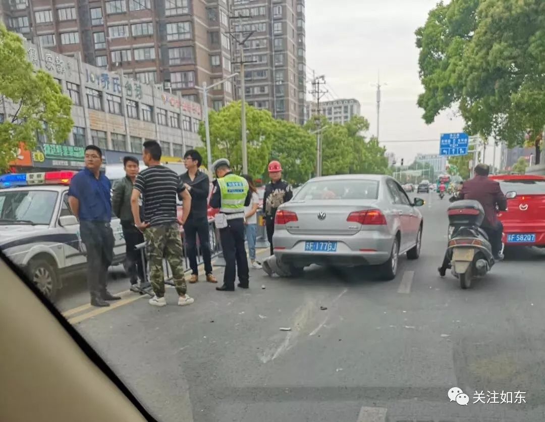 如东人民路交通事故“这个宝马废了”.http://www.sohu.com/某处大量建筑垃圾随意倾倒! tb通博信誉