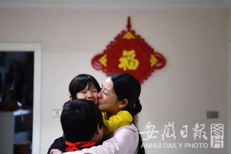 金寨一扶贫干部的母亲节,感觉真不容易!_余静