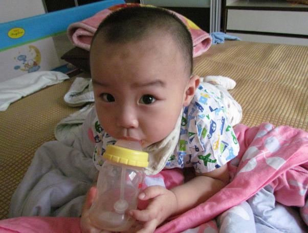                     忠告：6种美食竟上黑榜，致使娃“早熟”，大人偶尔吃，娃碰不得