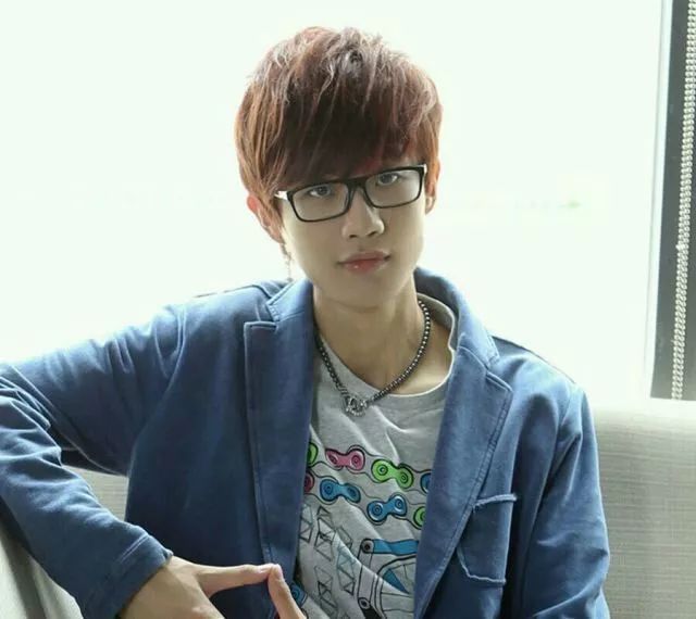 因为网络走红而被人抨击,十多年来许嵩是不是最被低估的音乐人