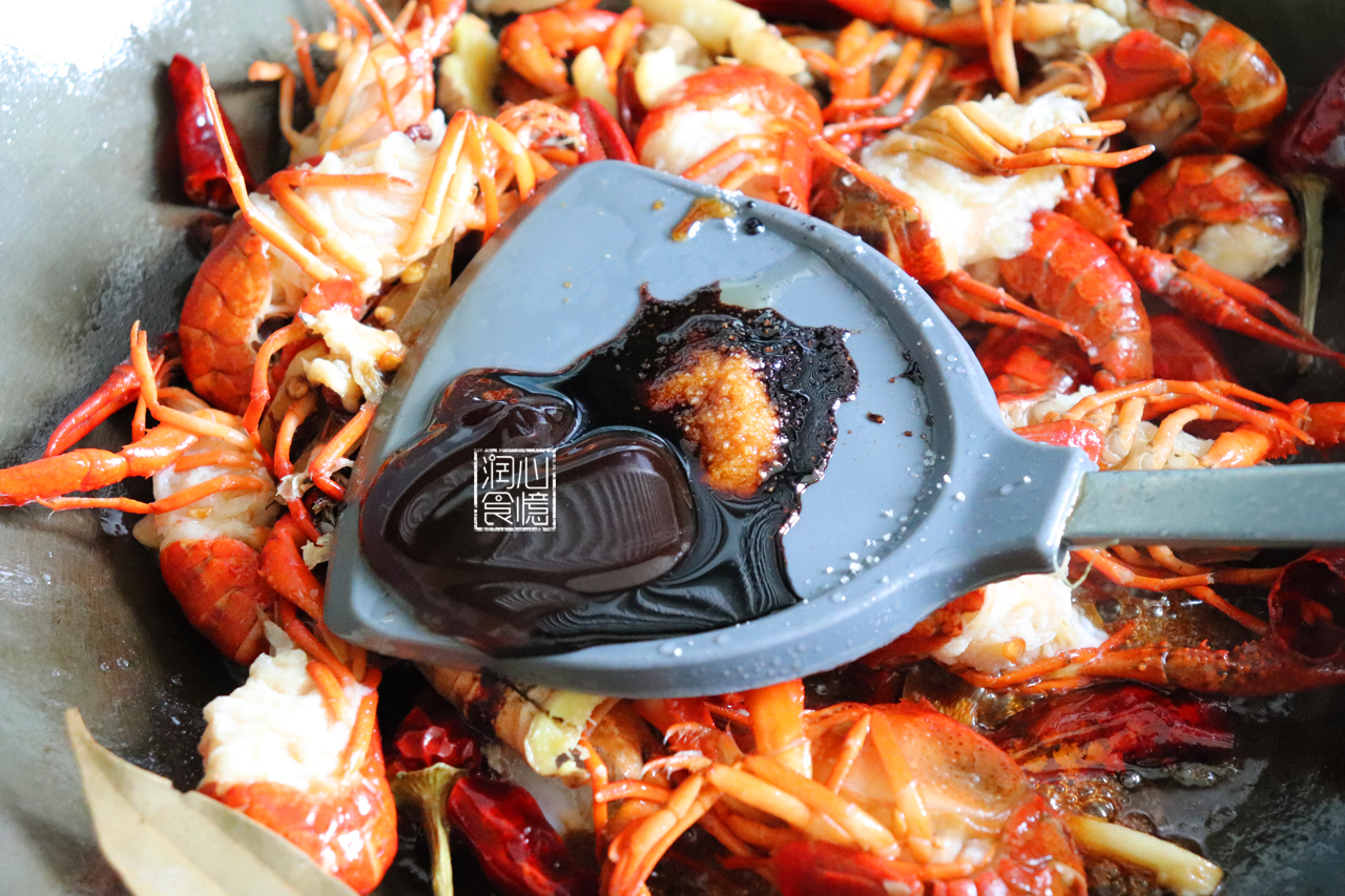 香辣蟹的做法家常不炸 551a55eb7bfc4f09b2db0ecfdde27f96.jpeg