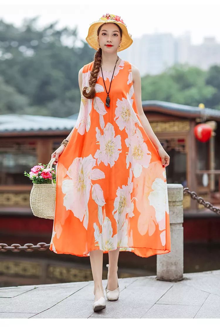 小姐姐一身俏丽的波西米亚连衣裙,穿出了懵懂少女感!