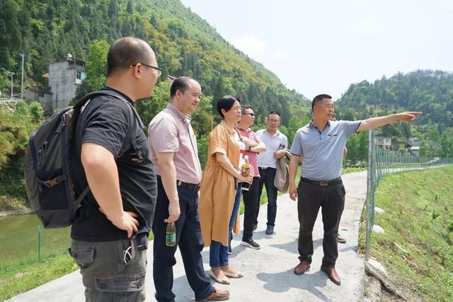 城发公司扶贫小组在酉阳县大溪镇杉岭村了解村情