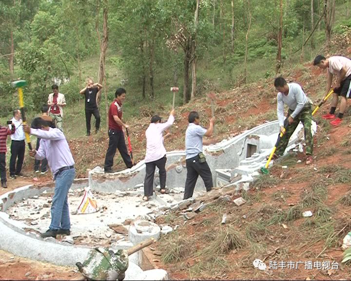 近段时间,个别村民无视国家法律法规规定,违法在河图岭东海镇与河东镇