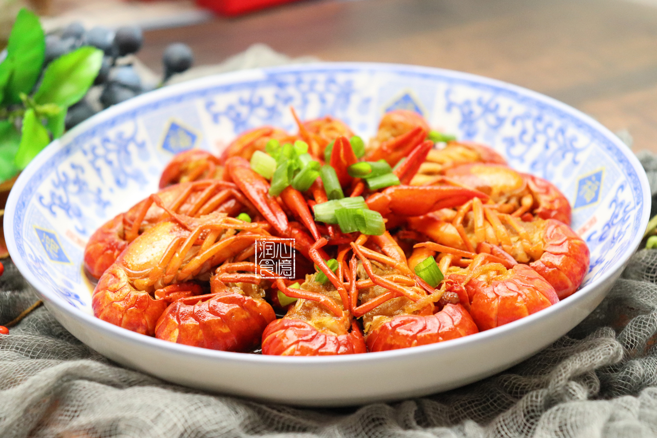 藕片家常做法不要辣 8db6df18a80541a39a406cf773aa8950.jpeg