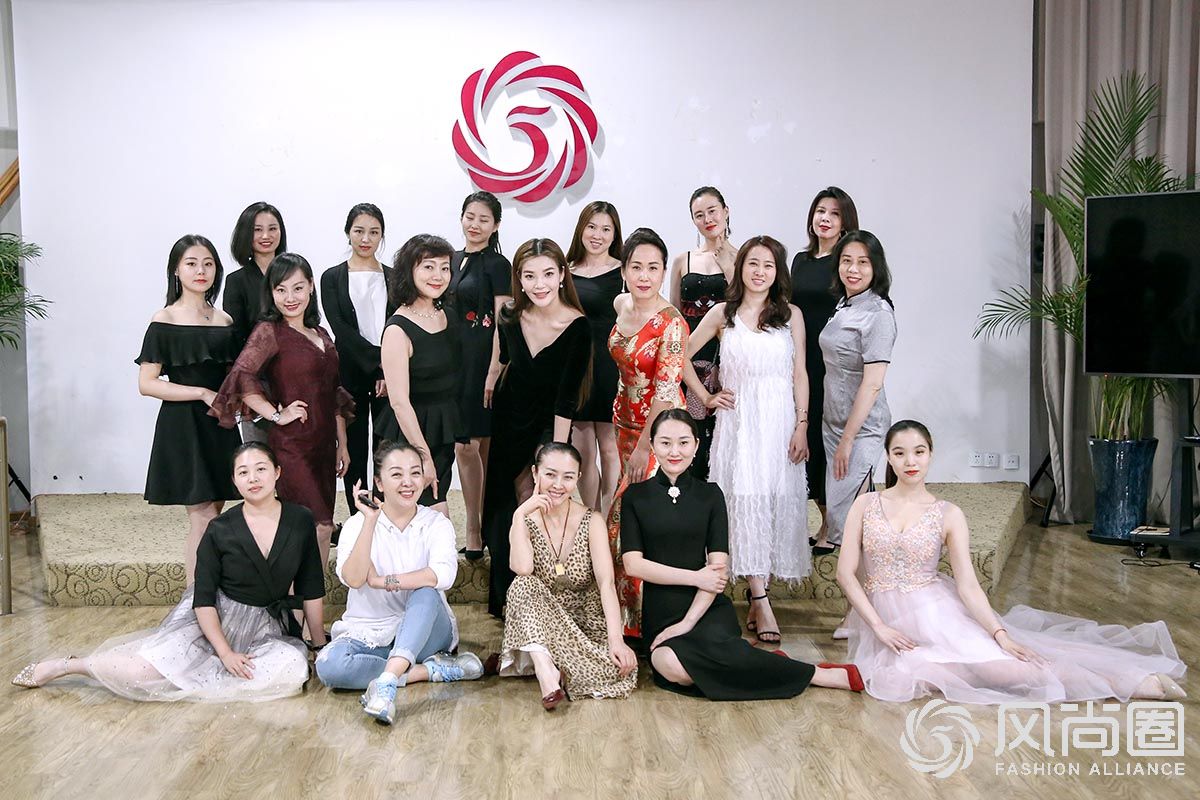风尚圈形体训练：生活中不缺的就是优雅有气质的人