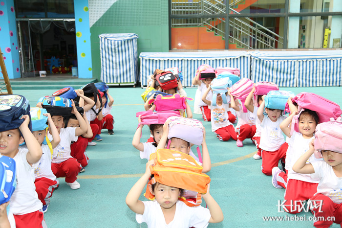 为什么会地震幼儿园 9b0b34b1acc0442895e52ea6c8558bb4.jpeg