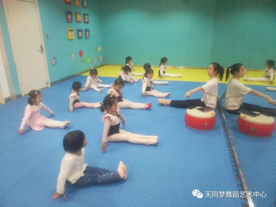 舞蹈一步一步教程 9d1b638c06934846a987872f01fe4463.jpeg