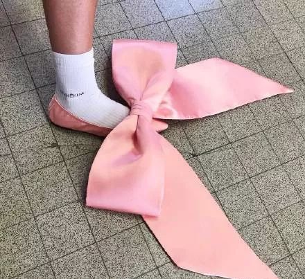 最风骚鞋子大赛:你怎么敢穿着品如的孩啊?! 线上百家乐游戏