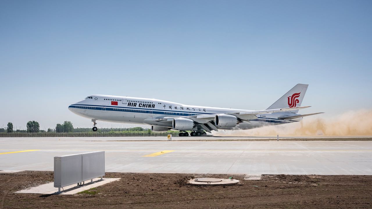 1 7 北京大兴国际机场于5月13日开展试飞工作,国航的一架波音747-8