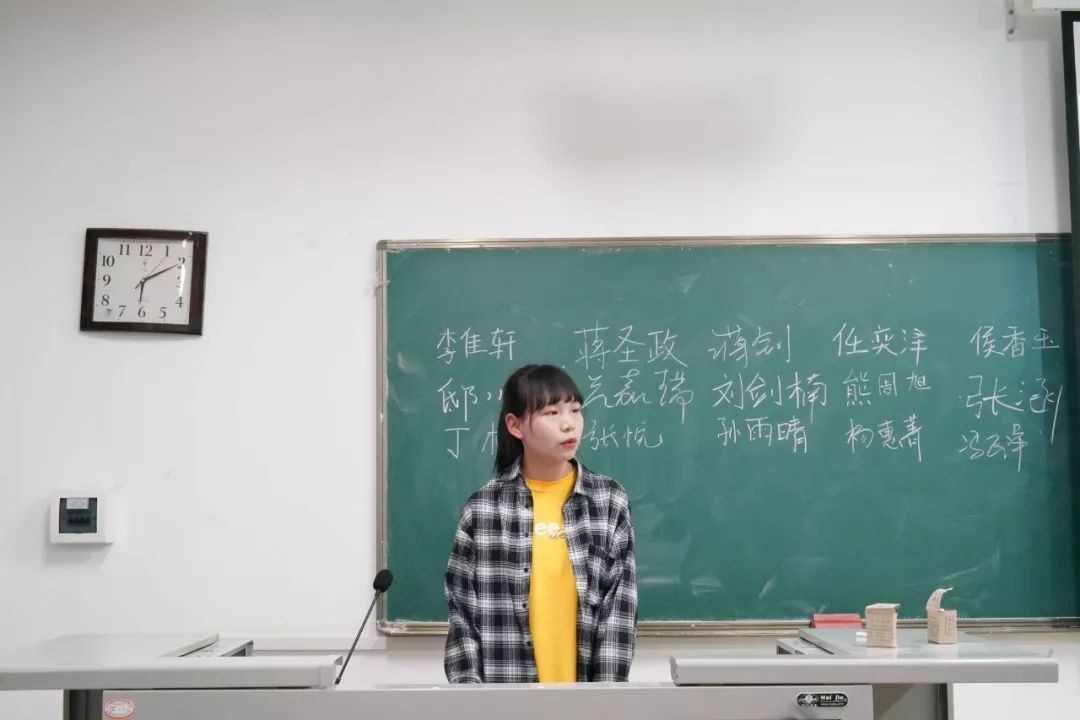 随后,何亚舟同学对本届学生会任期以来的工作进行了总结,他强调,学生