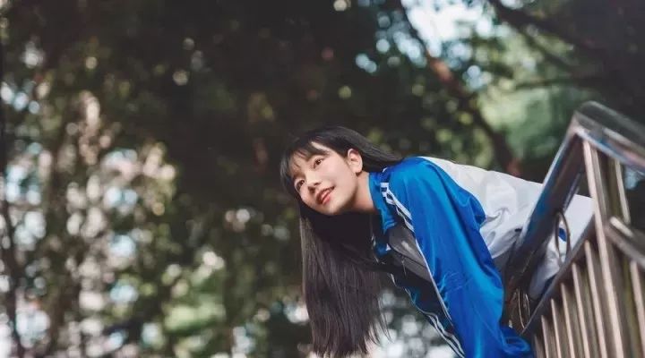 那年,我喜欢小区一个女孩,她养了一条小狗,我也去买了一条狗,和她套近乎。后来,两条狗好上了。 通博tb娱乐在线