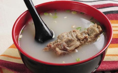 儿科医生:孩子不满2岁,这3种汤可别碰,很可能伤害脾胃常积食