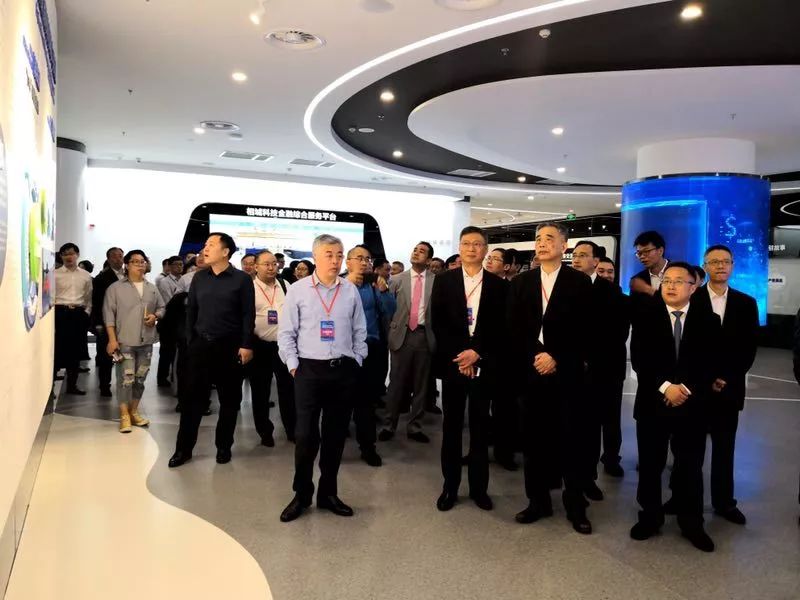 2019年经济峰会_2019数字中国峰会 数字经济成峰会热词 各方大佬热议数字化转型(2)
