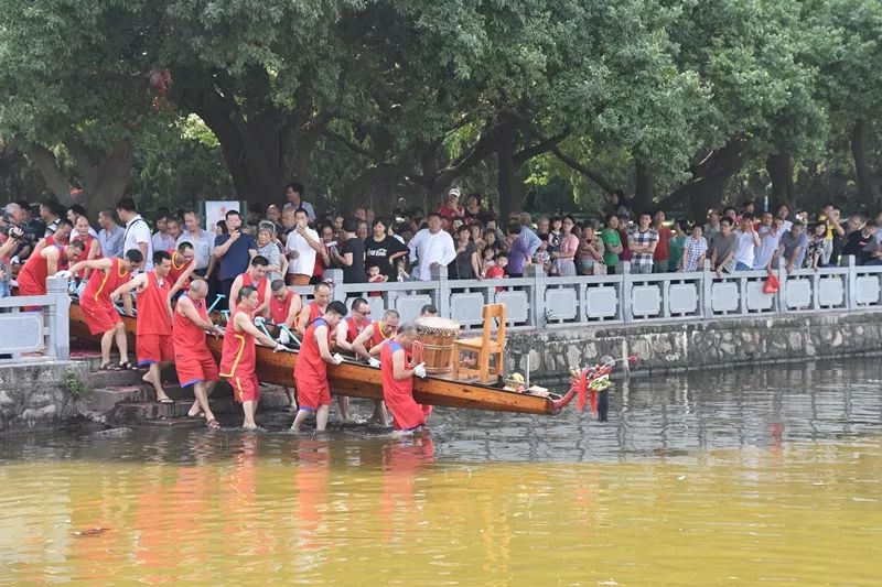 涌口"龙舟下水"了,这仪式你不一定见过!_龙船