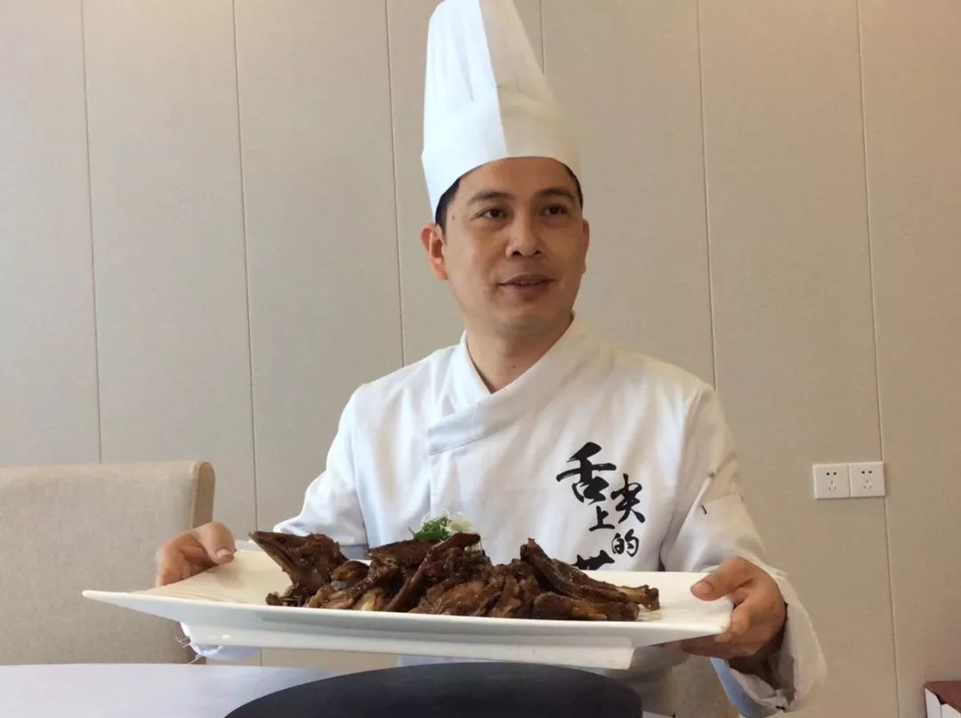 喜讯热烈祝贺我校邓伟佳老师荣获百村名菜争霸赛金奖