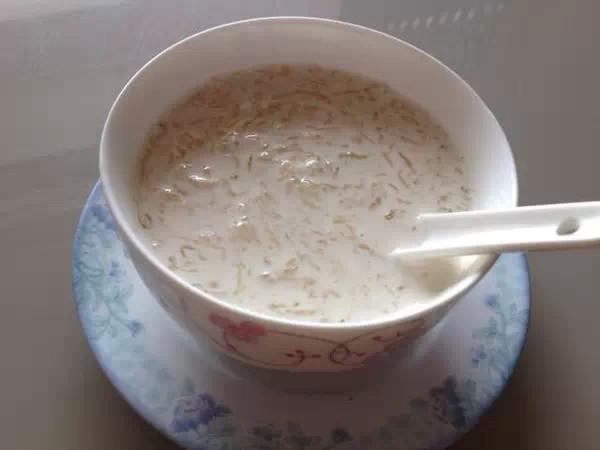                     忠告：6种美食竟上黑榜，致使娃“早熟”，大人偶尔吃，娃碰不得