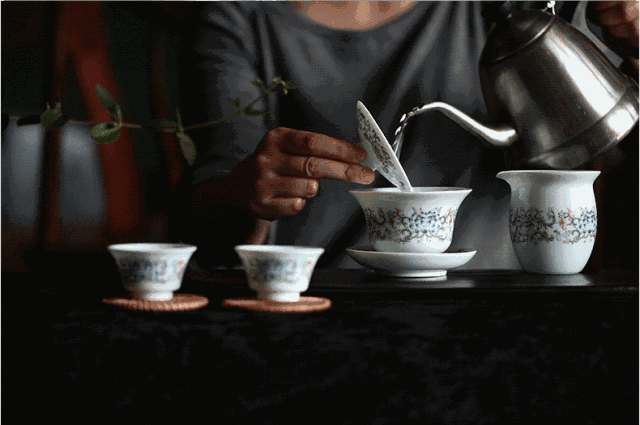 【茶知识】想要喝一杯好的普洱茶,首先得学会醒普洱茶