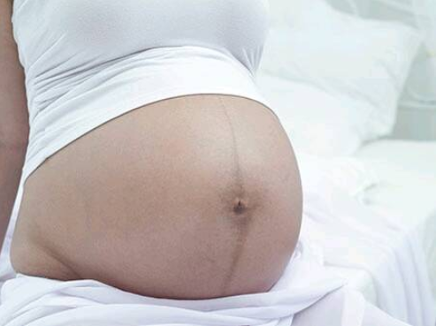 怀孕肚子一条黑线多少周出现 deaccd6fafa947f39532120a87bcb728.png