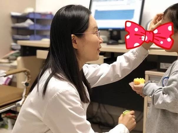                     2岁女童头发突然掉光！元凶你家孩子也可能经常接触…