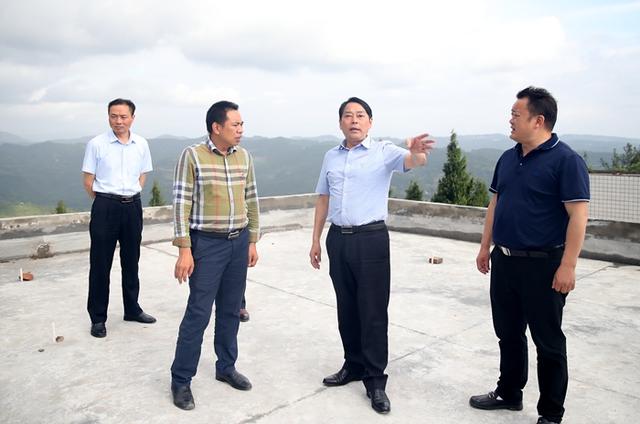 县委常委,县委办公室主任李斌随同调研.
