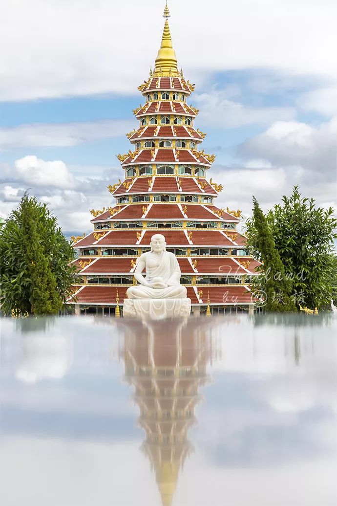 清莱惊现一座全新“白庙”，内有世界最大观音像，足有26层楼高！